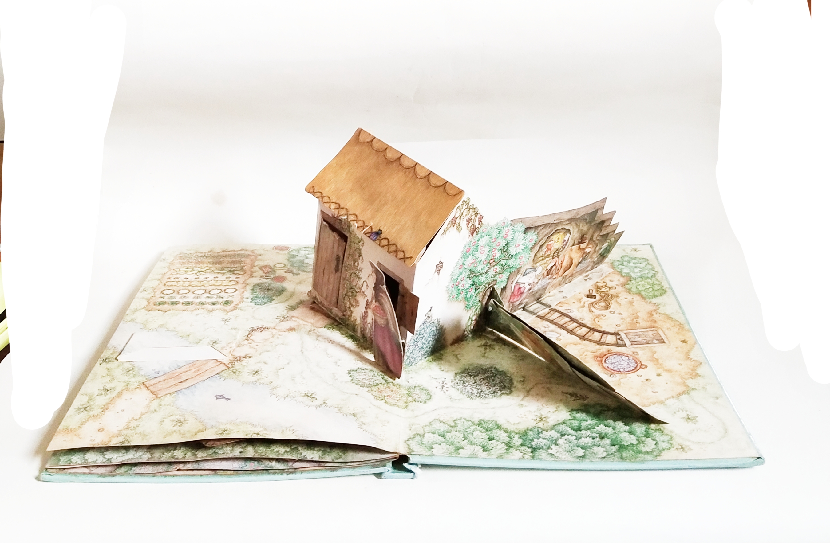 หนังสือนิทานดิสนีย์เก่า ป๊อปอัพ ไม่มีตัวอักษร **มีตำหนิตามภาพ Pop up book with Four Miniture Story Book : Beauty and the Beast and othrer Fantastic Fairy Tales