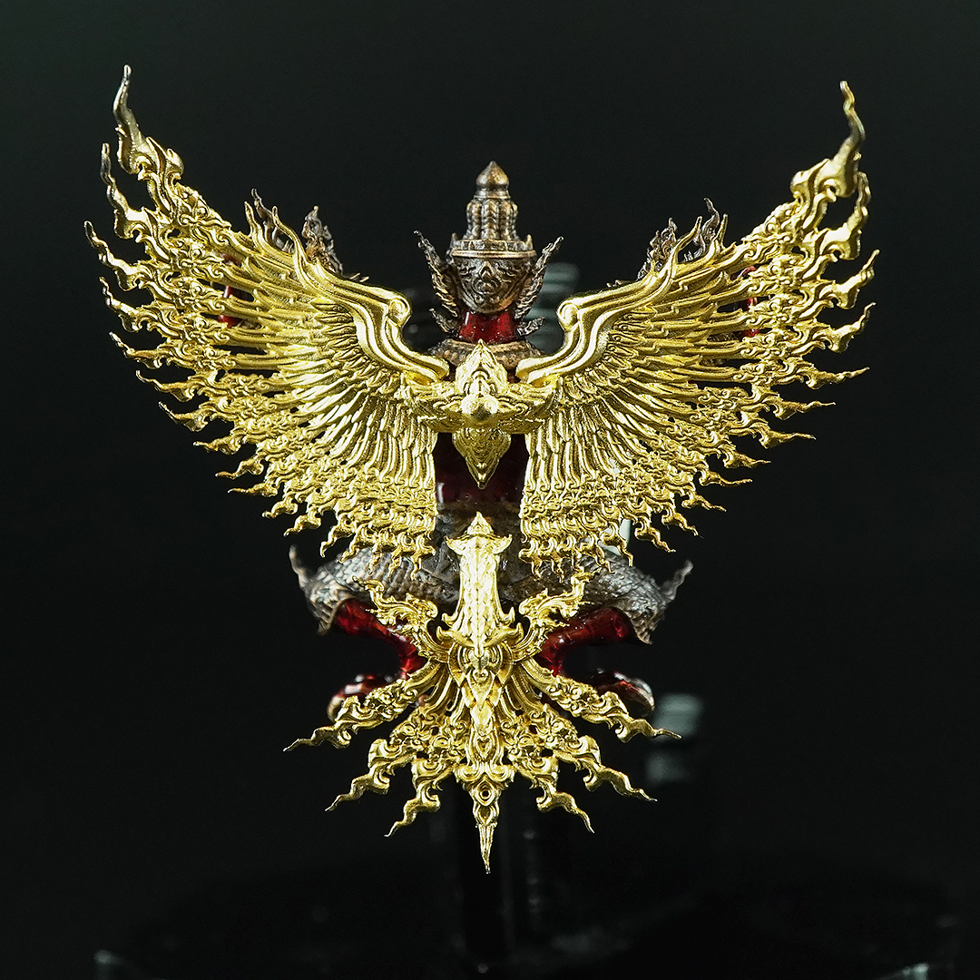 พญาครุฑพิษฐาน รหัส 6 เนื้อนวะรมซาตินลงยากายแดง ปีกชุบทองแท้