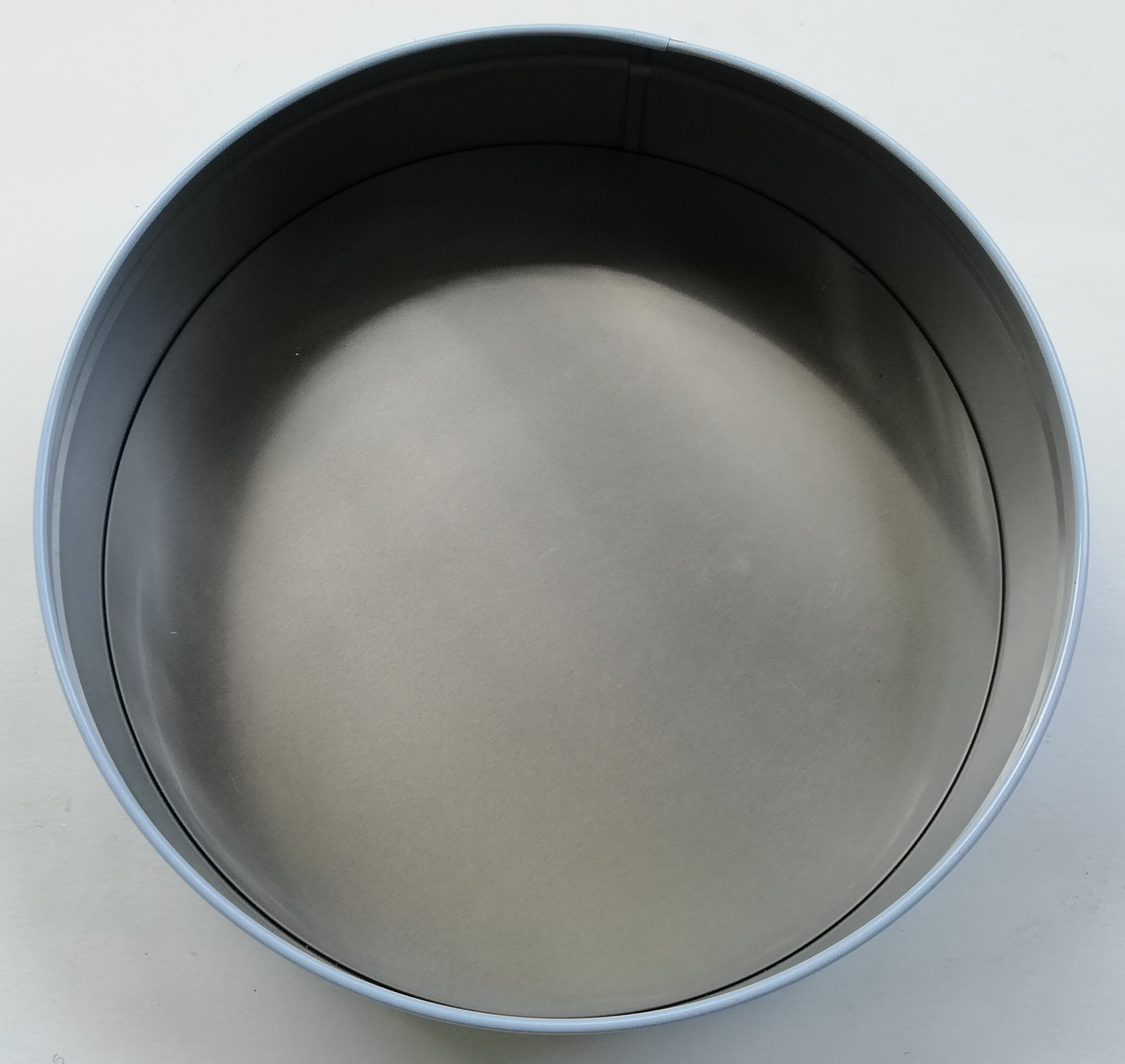 ของสะสม กล่องสังกะสี (กล่องโลหะ) **ฝาปิดไม่สนิท กล่องคุ้กกี้จากญี่ปุ่น กล่องสีฟ้า ยี่ห้อ BOURBON BUTTER COOKIES , ORIGINAL HOMEMADE TYPE COOKIES OF EXCELLENT AND ELEGANT TASTE