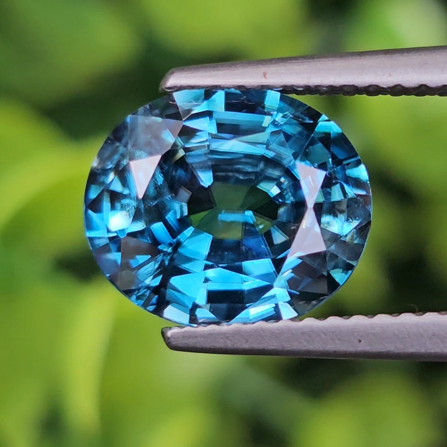 พลอย เพทาย (Zircon) 4.23 กะรัต (Cts.) พลอยแท้ อัญมณีมงคลประจําวันเกิด เครื่องประดับพลอย