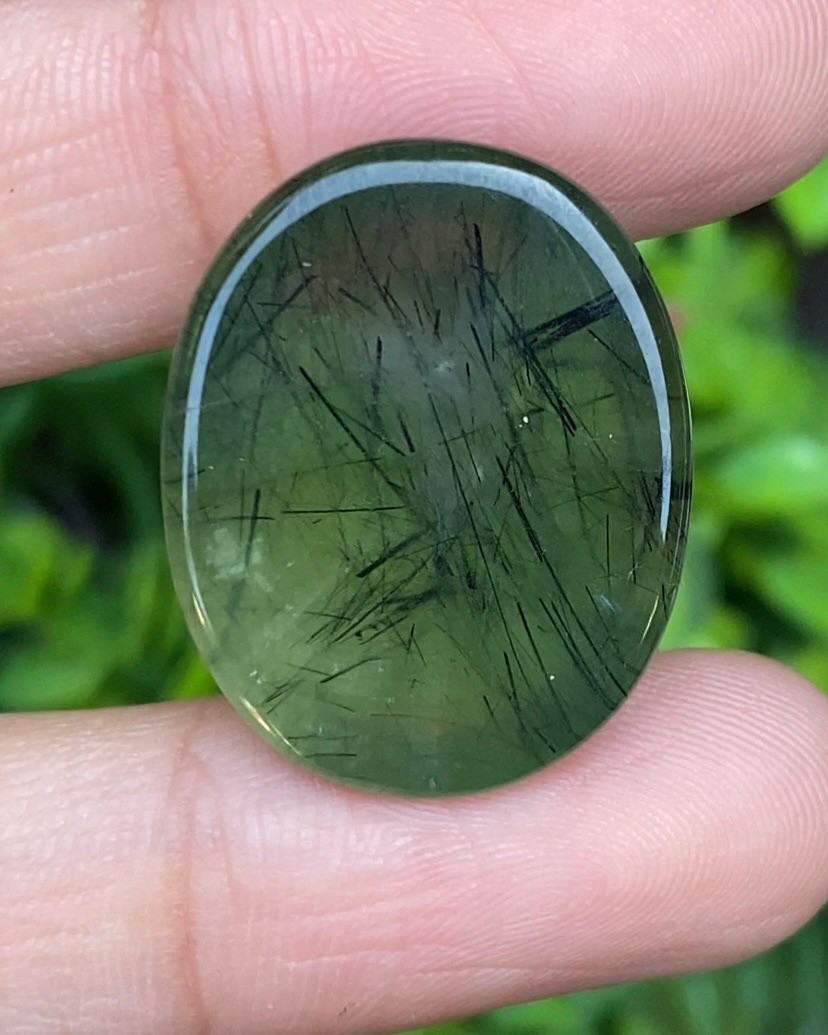 ไหมดำ พรีไนท์ Prehnite with Black tourmaline 36.83กะรัต Cts. พลอยแท้ อัญมณีมงคลประจําวันเกิด เครื่องประดับพลอย