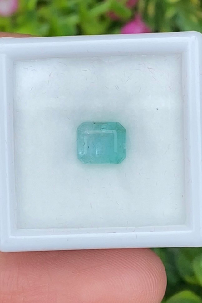 พลอย มรกต Natural Emerald แซมเบีย 1.22 กะรัต (Cts.) พลอยแท้ อัญมณีมงคลประจําวันเกิด เครื่องประดับพลอย
