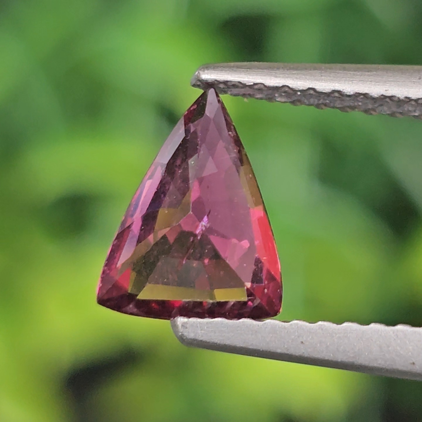พลอย อุมบาไลต์ การ์เน็ต Umbalite Garnet 1.10 กะรัต (Cts.) ดิบ Unheated ลอยแท้ อัญมณีมงคลประจําวันเกิด เครื่องประดับพลอย