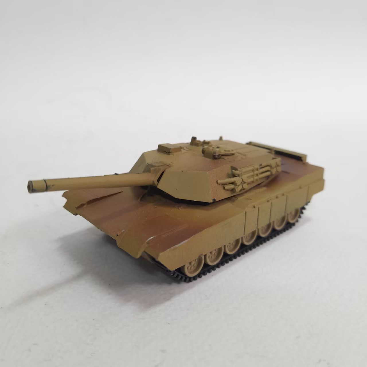 มีหลายภาพ,รถถังพลาสติกสำเร็จรูป M1A2 ทำสีแล้ว งานเก่า มือสอง สภาพดี มีรอยบ้าง