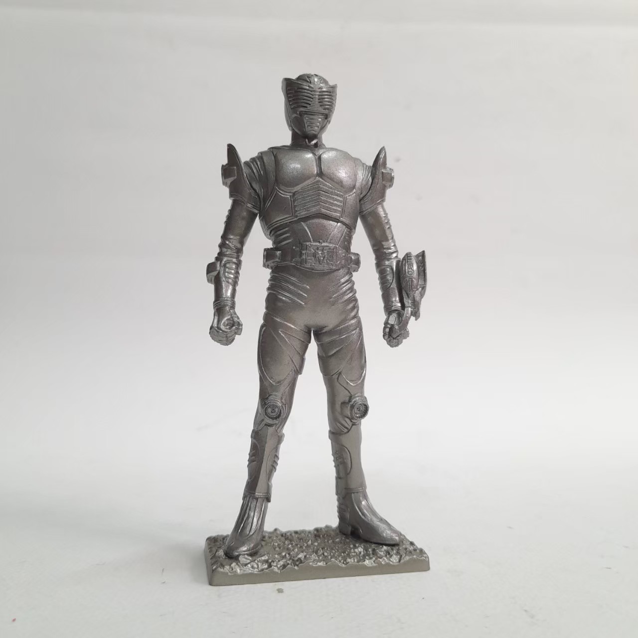 ***มีรอยบิ่นที่หูเล็กน้อย มือสองสภาพดี มีรอยบ้างงานโลหะ 5 นิ้วไรเดอร์ริวคิ ยืนฐาน ทำจากโลหะ ไม่ลงสี ขนาดตามรูป