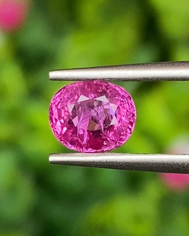 พลอย ชมพู พิ้ง แซฟไฟร์ Pink Sapphire ดิบ Unheated 1.38 กะรัต (Cts.) พลอยแท้ อัญมณีมงคลประจําวันเกิด เครื่องประดับพลอย