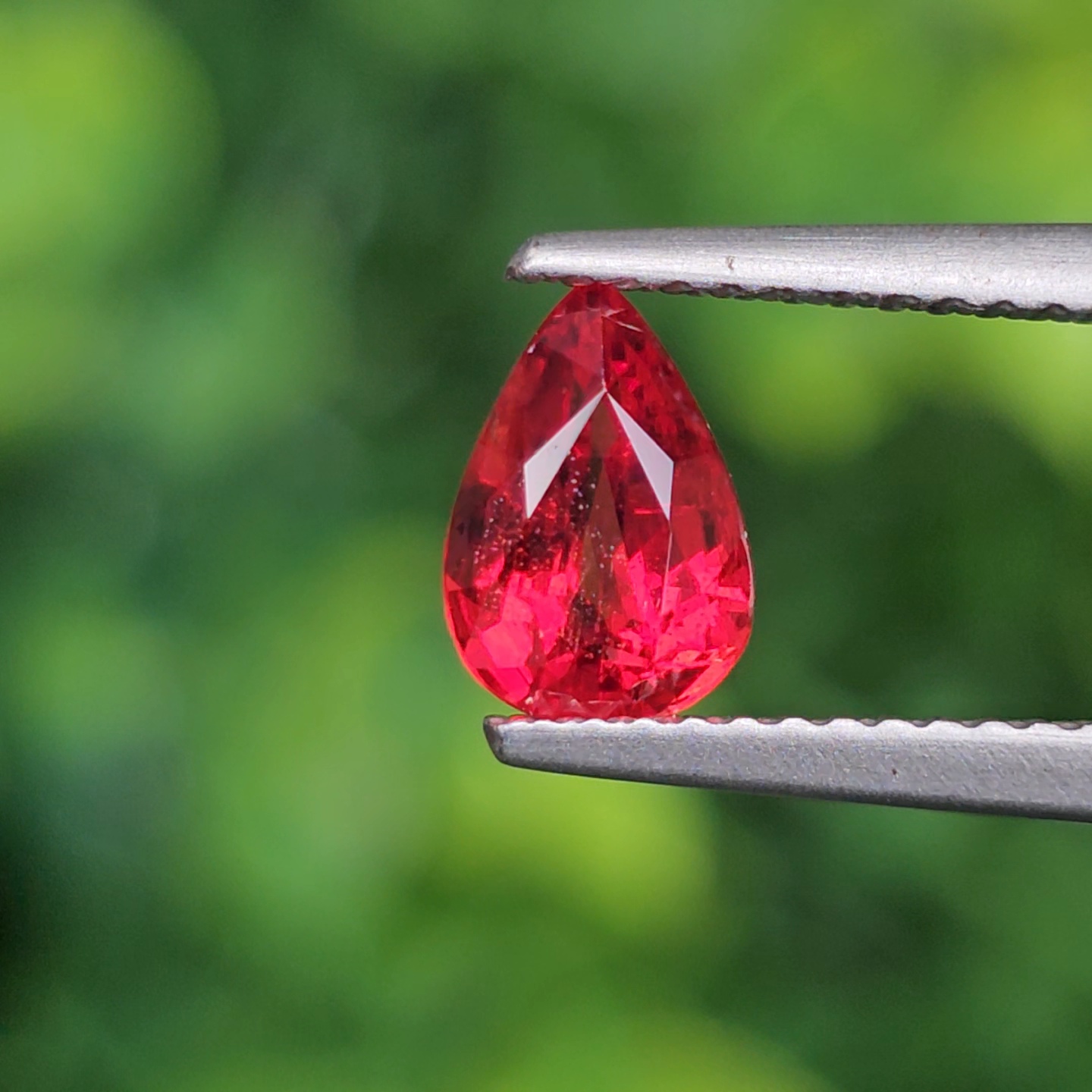 พลอย ทับทิม ซองเจีย Songea Ruby Sapphire 1.01 กะรัต (Cts.) พลอยแท้ อัญมณีมงคลประจําวันเกิด เครื่องประดับพลอย