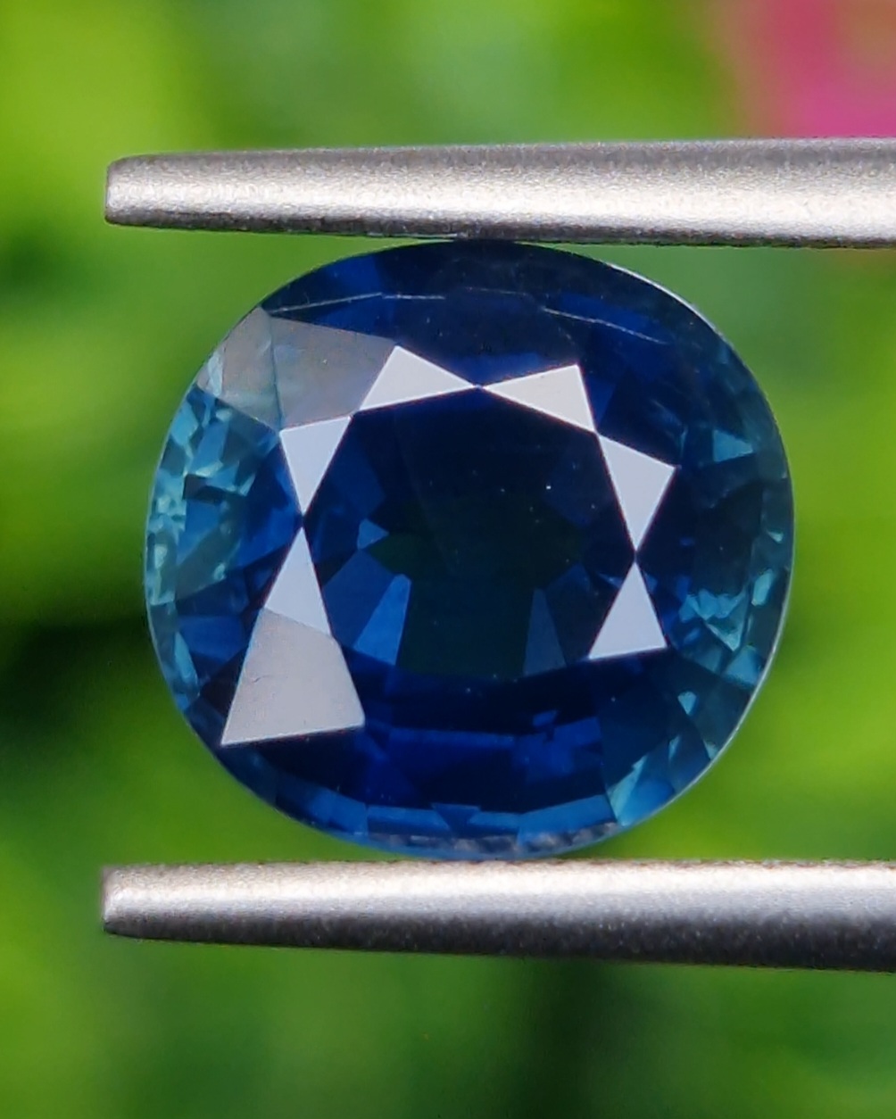 พลอย ไพลิน Green-Blue sapphire 3.67 กะรัต (Cts.) พร้อมใบเซอร์ พลอยแท้ อัญมณีมงคลประจําวันเกิด เครื่องประดับพลอย