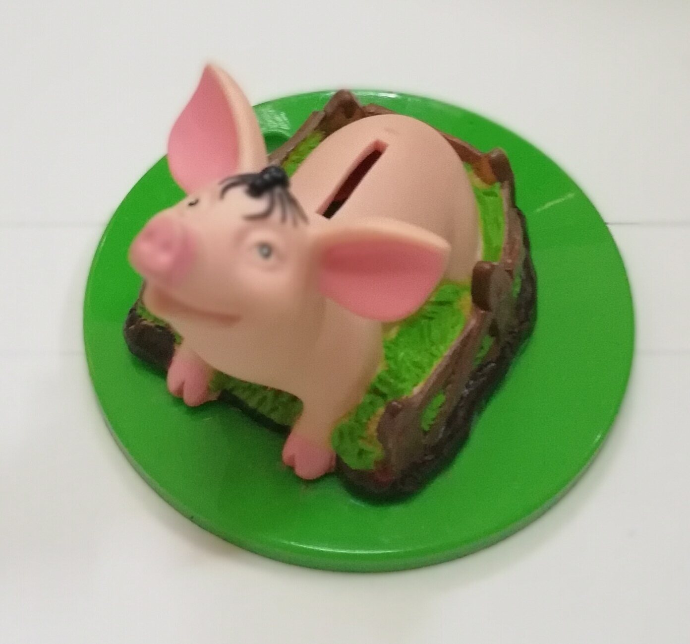 ของสะสม ท็อปเปอร์แก้วน้ำจากภาพยนต์อนิเมชั่น เบรฟ Brave หมูน้อยตัวสีชมพู มีแมงมุมเกาะบนหัว ปี 2006