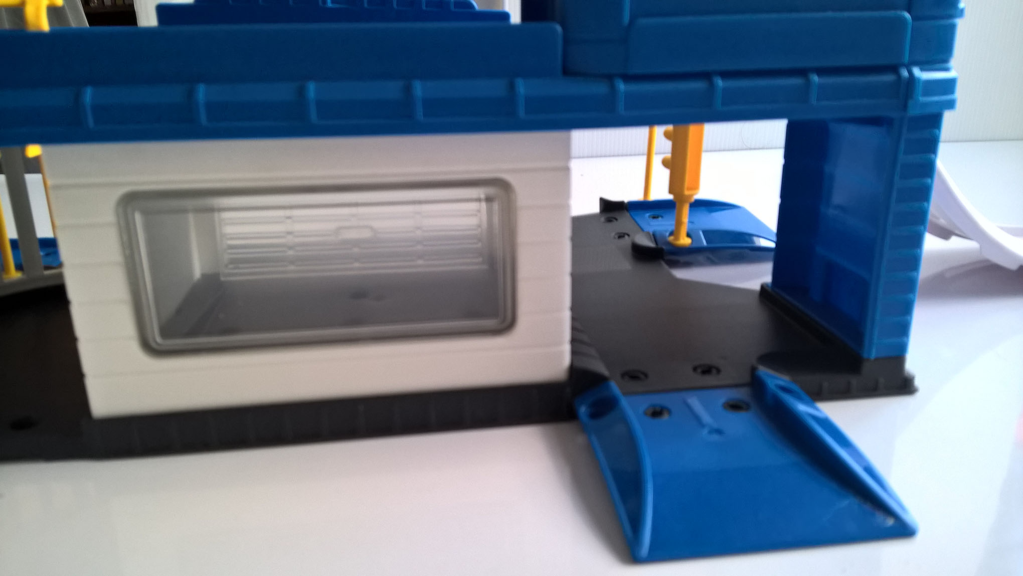 ชุดเซ็ทรางรถเหล็ก Die Cast มาจอเร็ต Polizei Station สถานีตำรวจ สภาพดีมาก แกะเพื่อโชว์#รถเหล็ก ใช้เล่นกับรถเหล็ก ขนาดประมาณ 1:64 และเครื่องบินสเกลใกล้เคียงกัน ขนาดโดยประมาณ 72*22 cm. ***ไม่มีรถให้