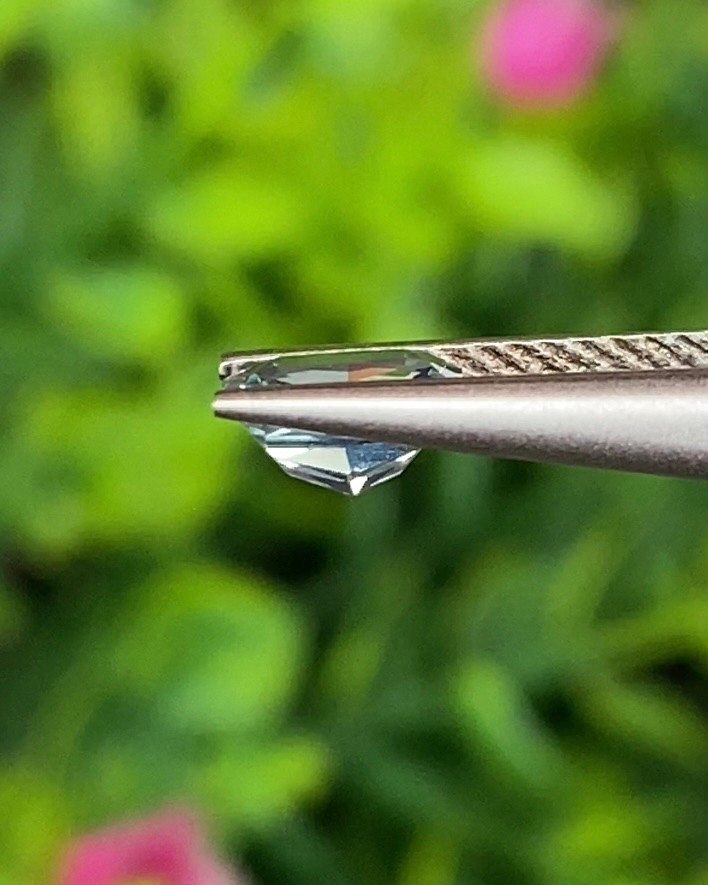 พลอย เพทาย (Zircon) 0.94 กะรัต (Cts.) พลอยแท้ อัญมณีมงคลประจําวันเกิด เครื่องประดับพลอย