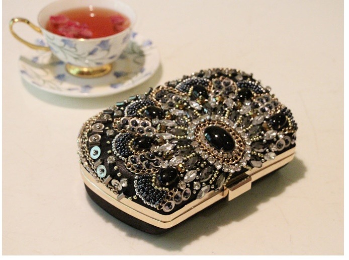 พร้อมส่ง Evening Clutch กระเป๋าออกงาน สีดำ แต่งเลื่อม และมุก สุดหรู พร้อมสายโซ่สะพายสั้น/ยาว สำเนา