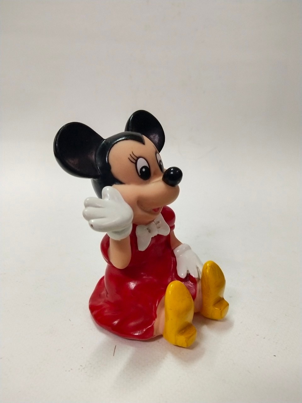 ตุ๊กตายางบีบ มินนี่ ขนาดตามรูป มือสองเก่าเก็บ สภาพดี มีรอยบ้าง