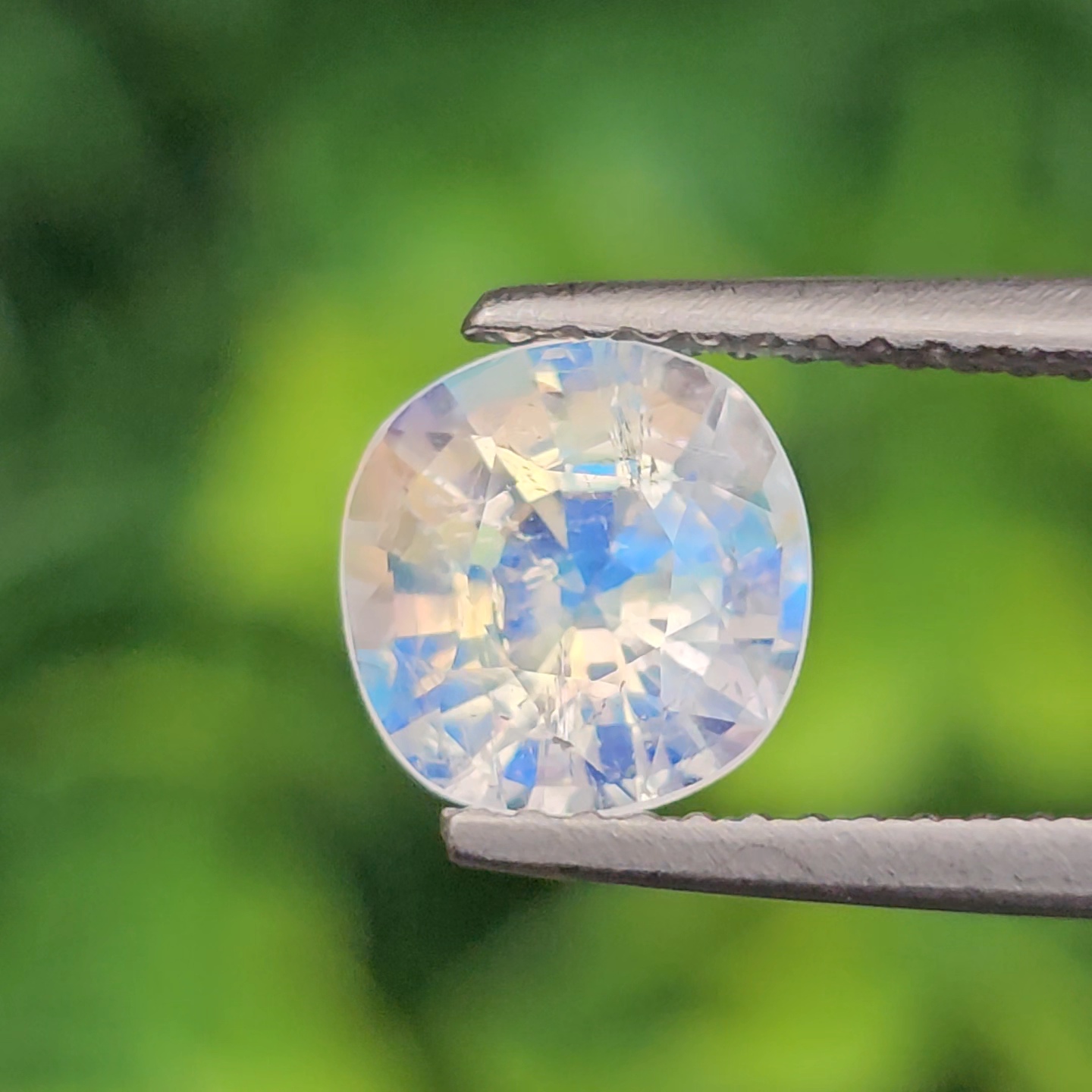 พลอย มูนสโตน เรนโบว์ rainbow moonstone 1.47 กะรัต (cts.) พลอยแท้ อัญมณีมงคลประจําวันเกิด เครื่องประดับพลอย