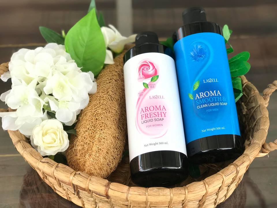 สบู่อาบน้ำอโรม่า 1 ขวดสูตรอโรม่า สมูธ แอนด์คลีน สำหรับผู้ชาย(สีฟ้า) สำเนา