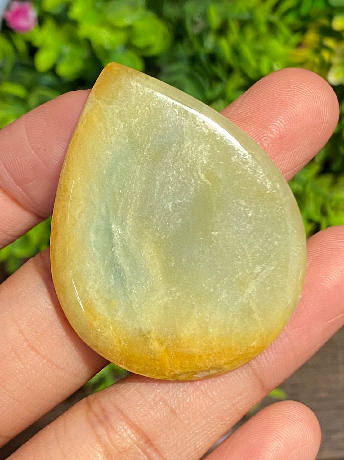 หยกพม่าเจียรนัย (Burmese jade ) 72.39 กะรัต หยกพม่า (jadeite)