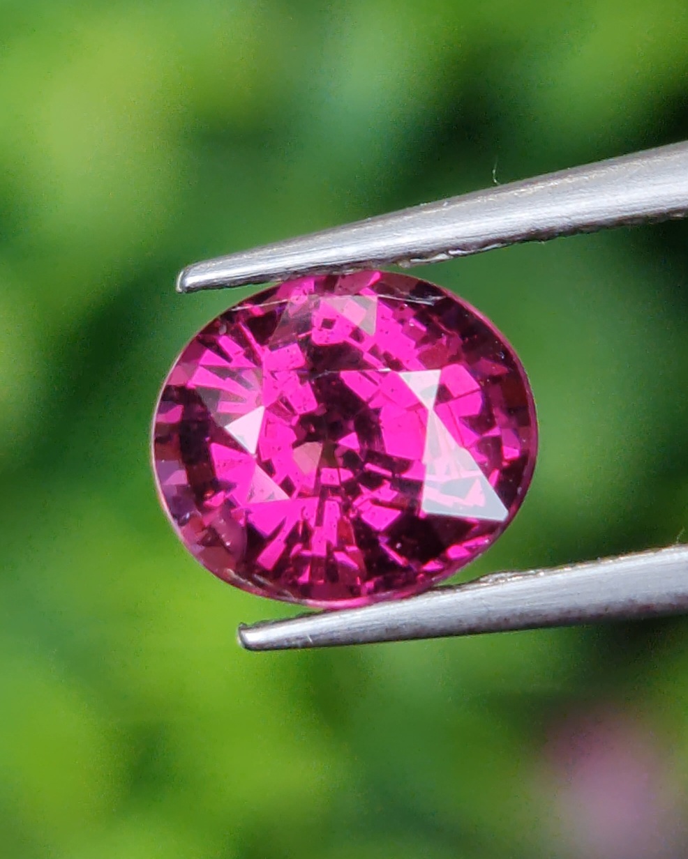 พลอย โรโดไลต์ กาเน็ท Rhodolite Garnet 1.54 กะรัต Cts.พลอยแท้ อัญมณีมงคลประจําวันเกิด เครื่องประดับพลอย