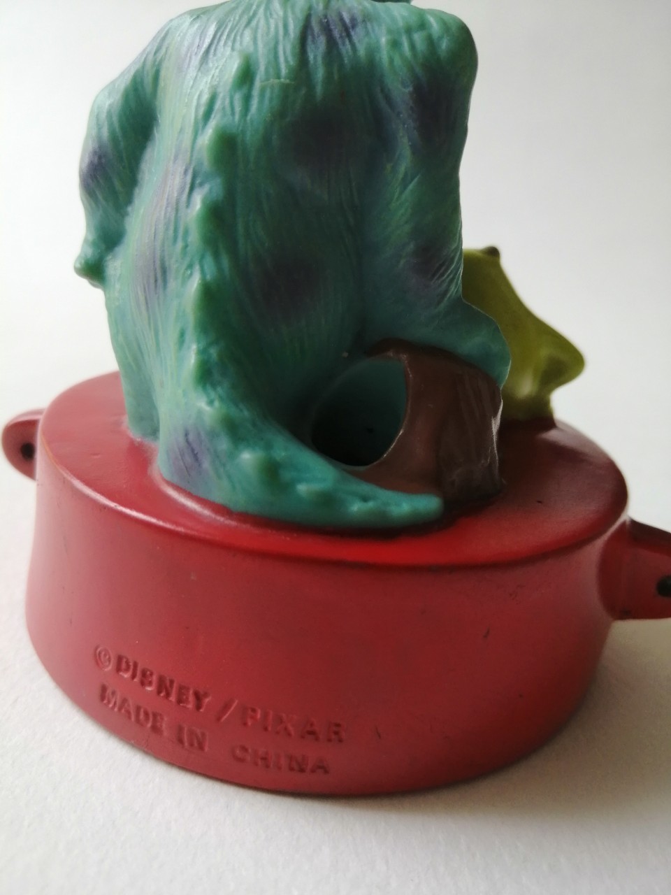 ของสะสมภาพยนต์การ์ตูนอนิเมชั่น มอนสเตอร์ อินซ์ Monster Inc. เป็นฝาท็อปเปอร์ขสดน้ำจาก เนสเล่ ***งานเก่า มีตำหนิ โปรดตรวจสอบทุกภาพ