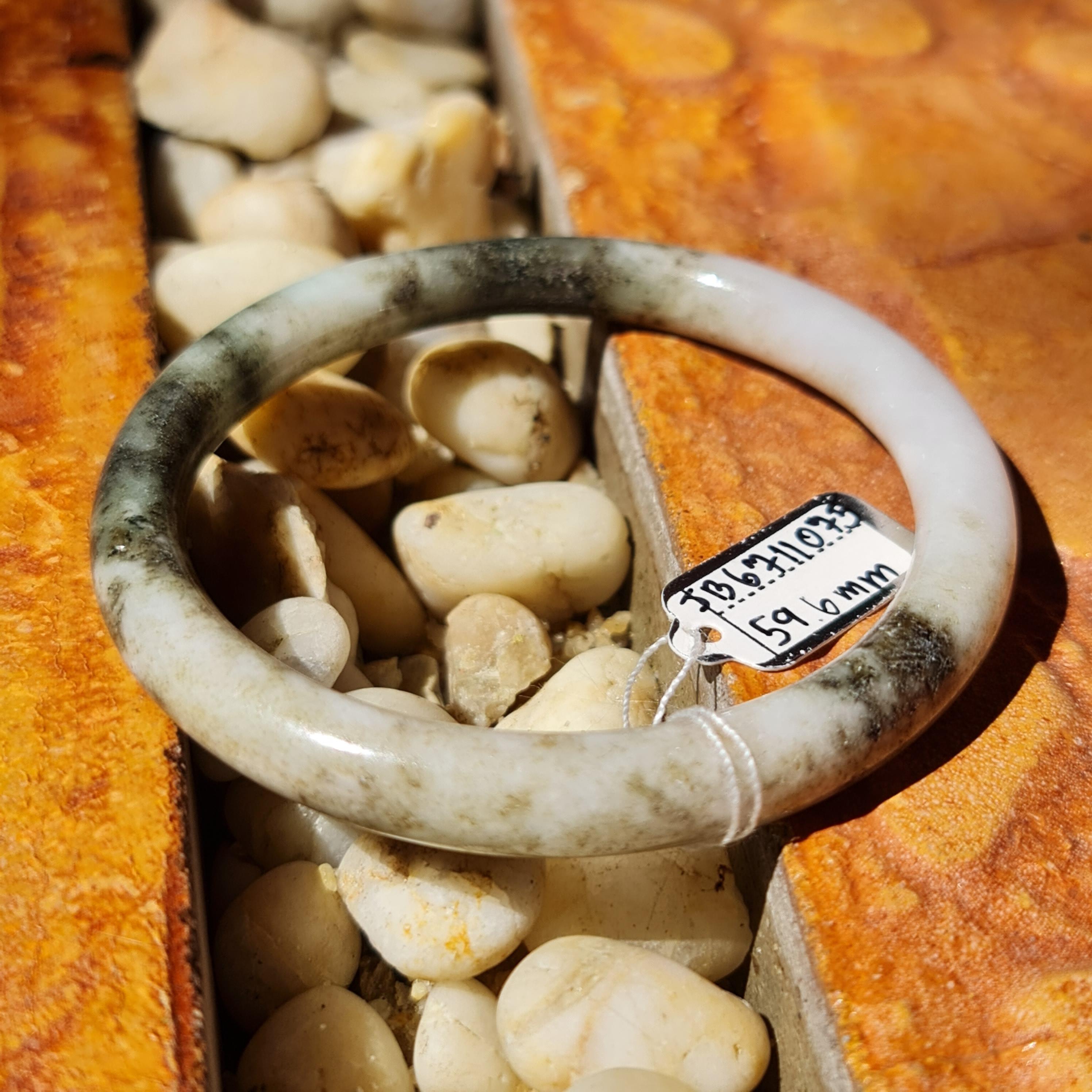 JB6711075 หยก พม่า แท้ Jade กำไลหยก 59.6 มม. (Jadeite bracelet) พม่า (Myanmar)