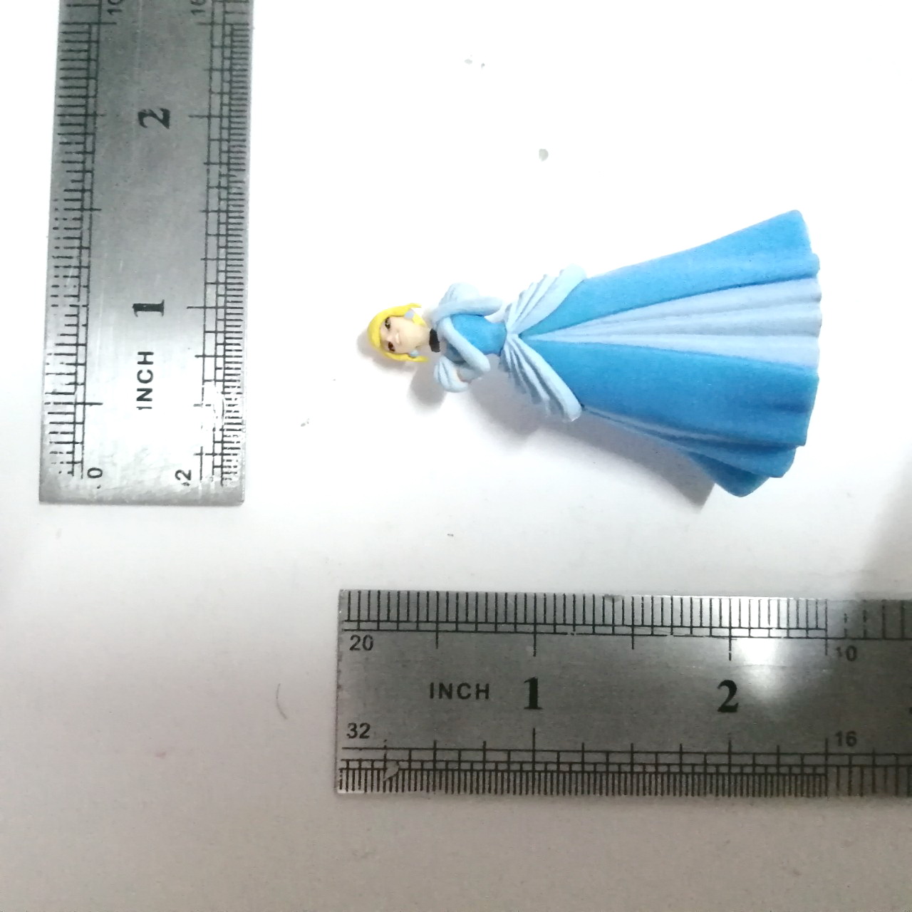 ช็อคโกเอ้ก เจ้าหญิง ซินเดอเรลล่า ขนาดประมาณ 5ซม. ตามรูป ทำสีสำเร็จรายละเอียดสวยคม