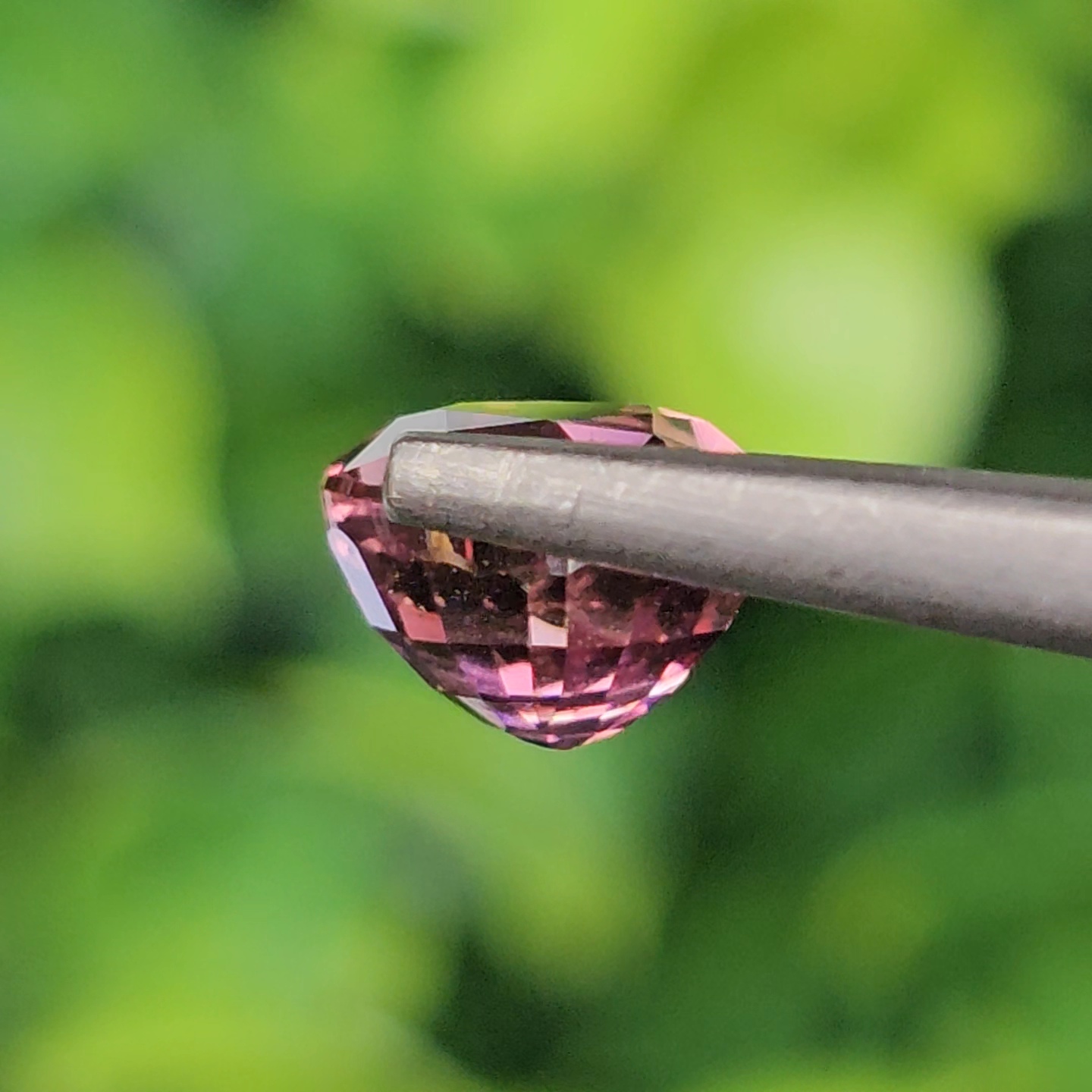 พลอย ชมพู ทัวร์มารีน (Pink Tourmaline) 1.34 กะรัต (Cts.) อัญมณีมงคลประจําวันเกิด เครื่องประดับพลอย