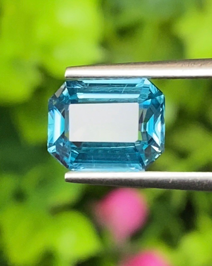 พลอย เพทาย (Zircon) 3.25 กะรัต (Cts.) พลอยแท้ อัญมณีมงคลประจําวันเกิด เครื่องประดับพลอย