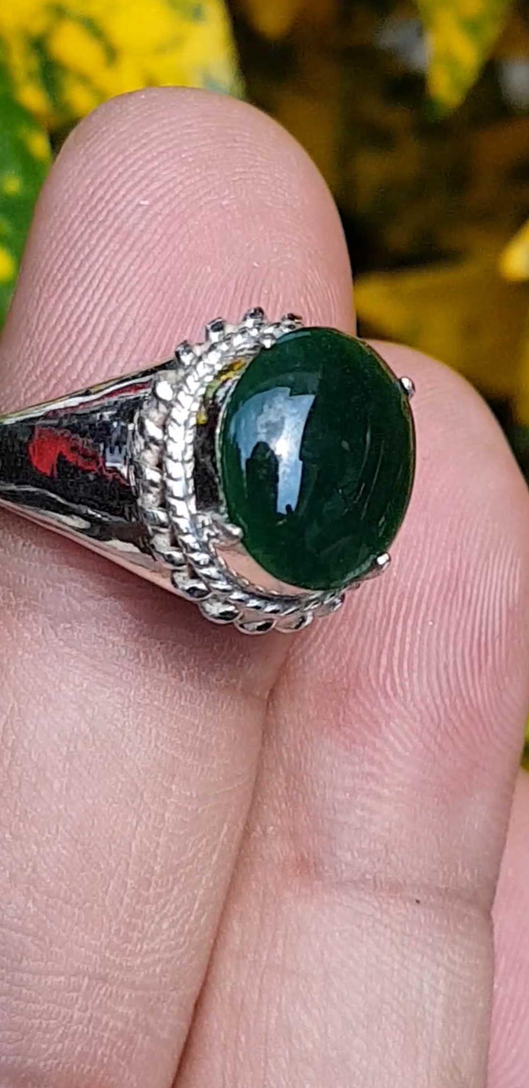 หยก พม่า แท้ Jade แหวนหยก 翡翠戒指 (Jadeite ring) 2.34 กะรัต (Cts.) (Size) 51 ดิบ ไม่ผ่านการปรับปรุง (Type A) พม่า (Myanmar)