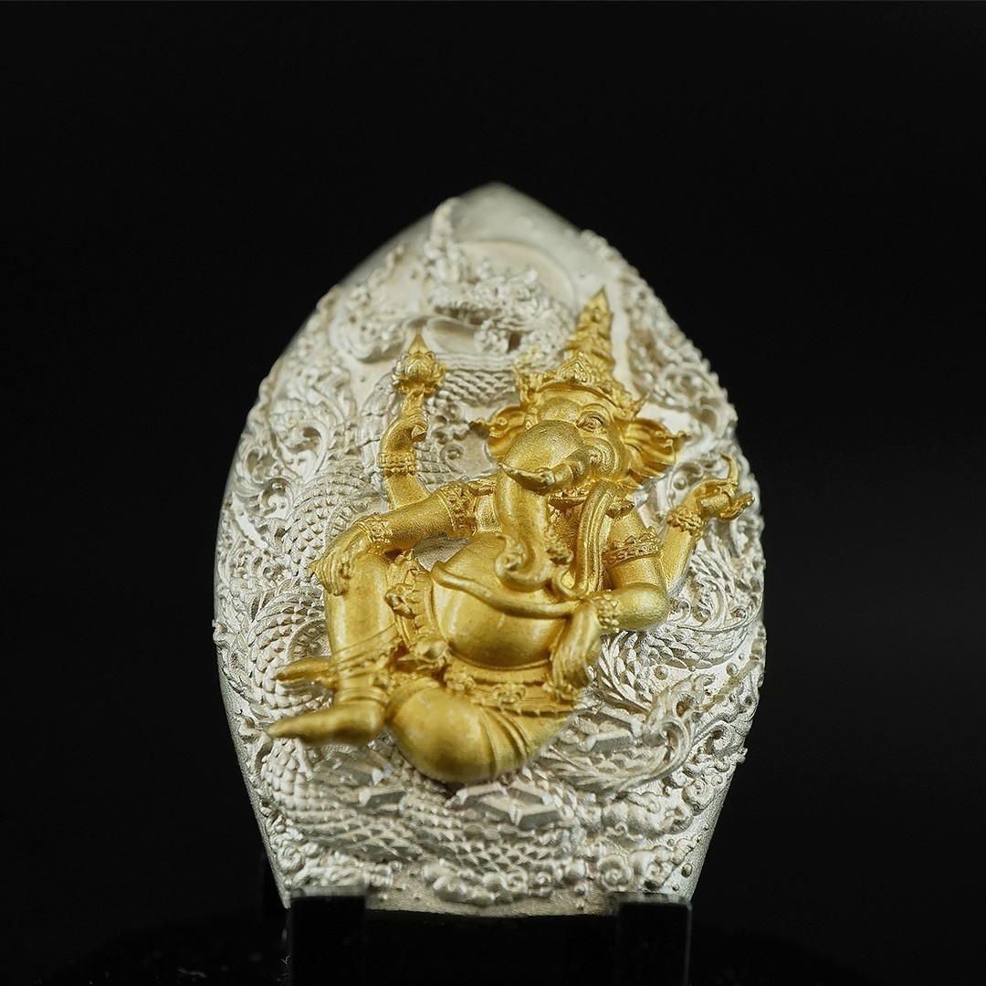 พระกริ่งเจ้าสัวเสวยสุข เนื้อเงินวาว องค์ชุบทอง ขนาด 2.45 X 3.5 เซนติเมตร