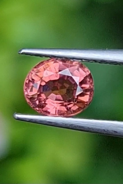 พลอย ทัวร์มารีน (Tourmaline) 0.68 กะรัต (Cts.) อัญมณีมงคลประจําวันเกิด เครื่องประดับพลอย