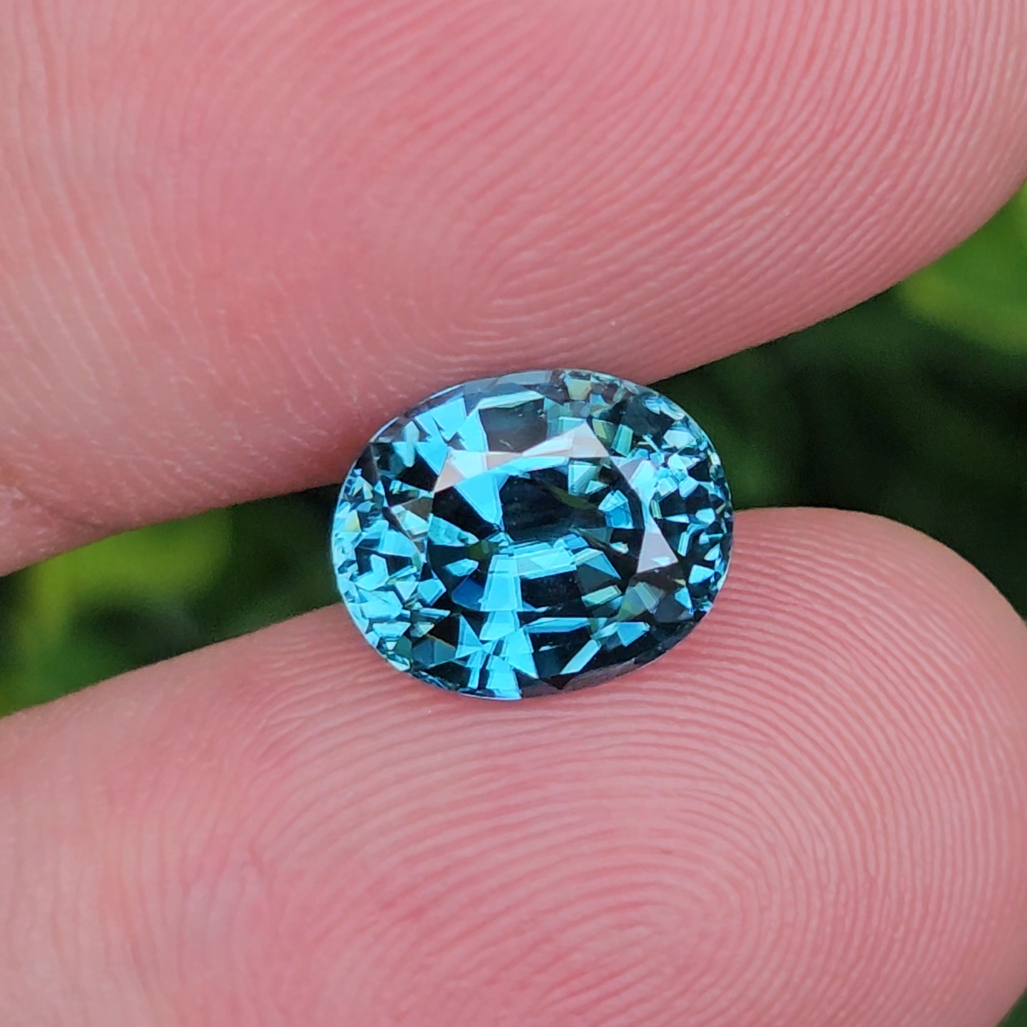 พลอย เพทาย (Zircon) 4.65 กะรัต (Cts.) พลอยแท้ อัญมณีมงคลประจําวันเกิด เครื่องประดับพลอย
