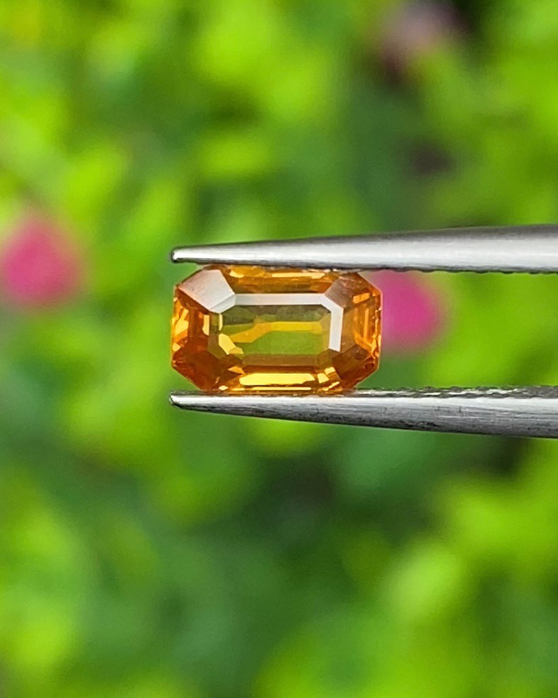 พลอย บุษราคัม Yellow Sapphire 0.91 กะรัต (Cts.) พลอยแท้ อัญมณีมงคลประจําวันเกิด เครื่องประดับพลอย
