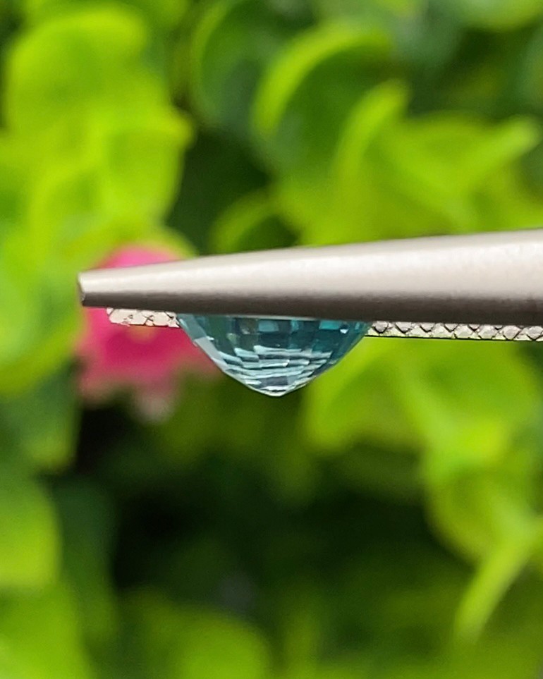 พลอย เพทาย Natural Zircon 2.48 กะรัต (Cts.) พลอยแท้อัญมณีมงคล ประจําวันเกิด เครื่องประดับพลอย