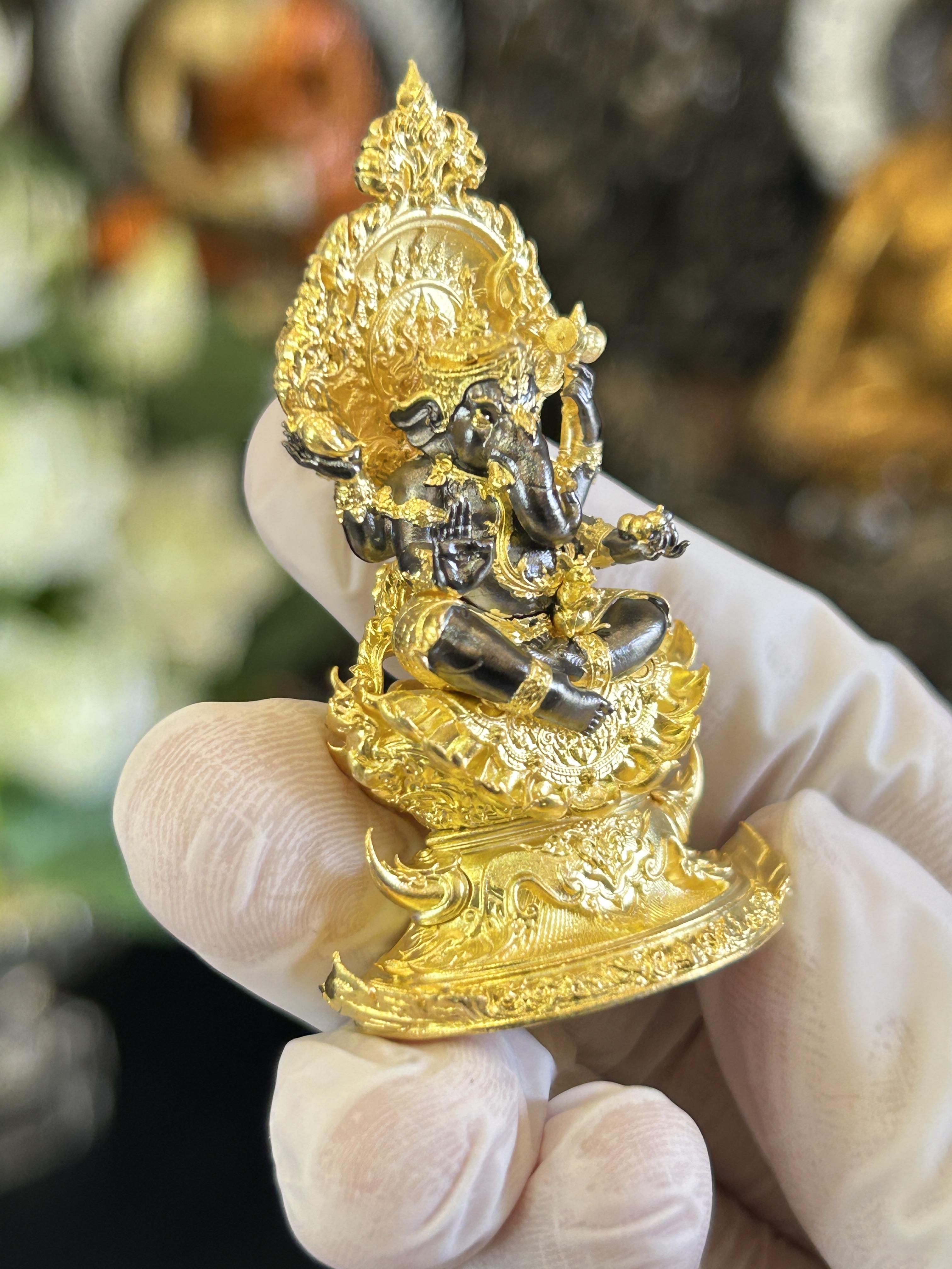 พระพิฆเนศรุ่นสุขสำเร็จนิรันดร์ เนื้อบรอนซ์ชุบแบล็คลายทอง