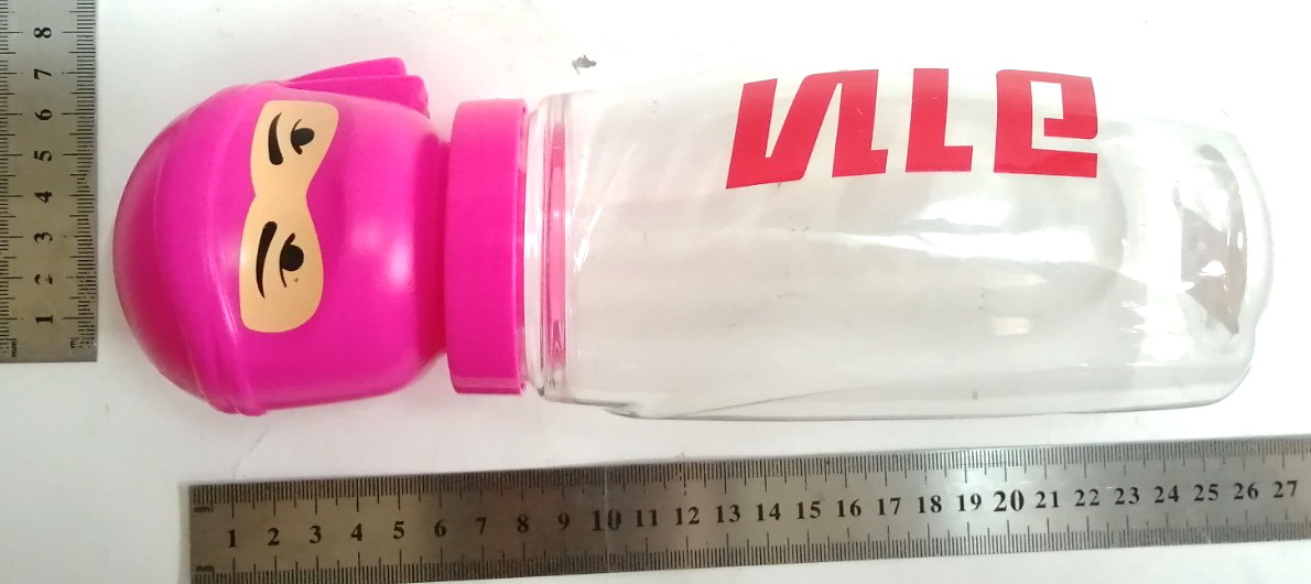 ของสะสม พรีเมี่ยมจาก อาท ขวดใส่น้ำพลาสติกใสพิมพ์ลาย อาท พร้อมฝารูปหัวนินจาสีชมพู "นินจา อาทจัง"