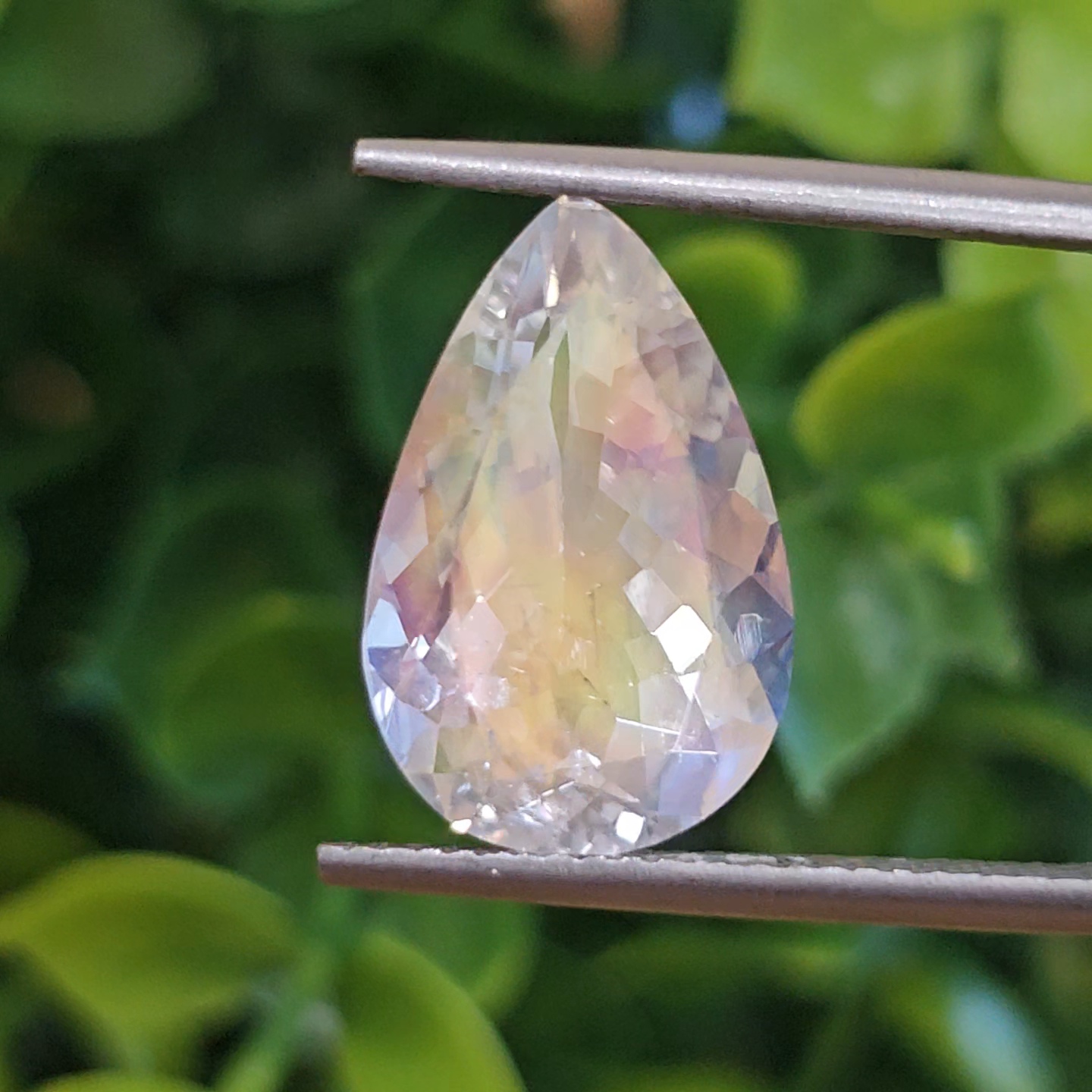 พลอย มูนสโตน เรนโบว์ Rainbow Moonstone 5.60 กะรัต (cts.) พลอยแท้ อัญมณีมงคลประจําวันเกิด เครื่องประดับพลอย