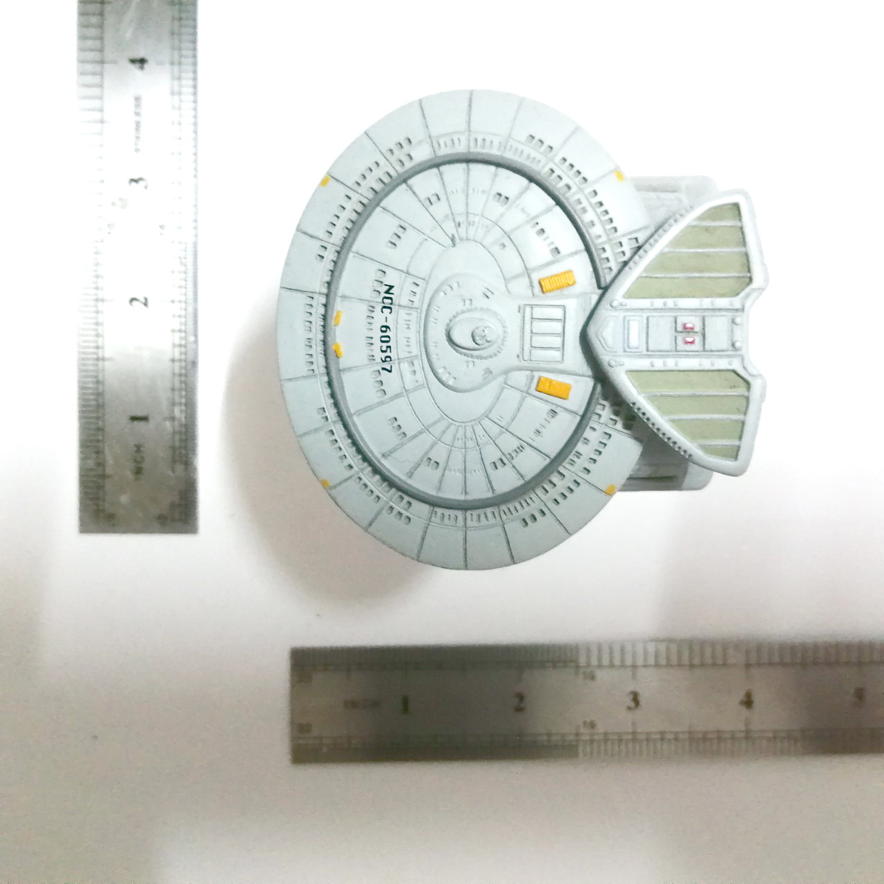 ของสะสม ยาน USS FARRAGUT NCC 60597 ขนาดยาวราว 4 นิ้ว ถอดได้บางชิ้น พร้อมฐาน งานเก่าเก็บ