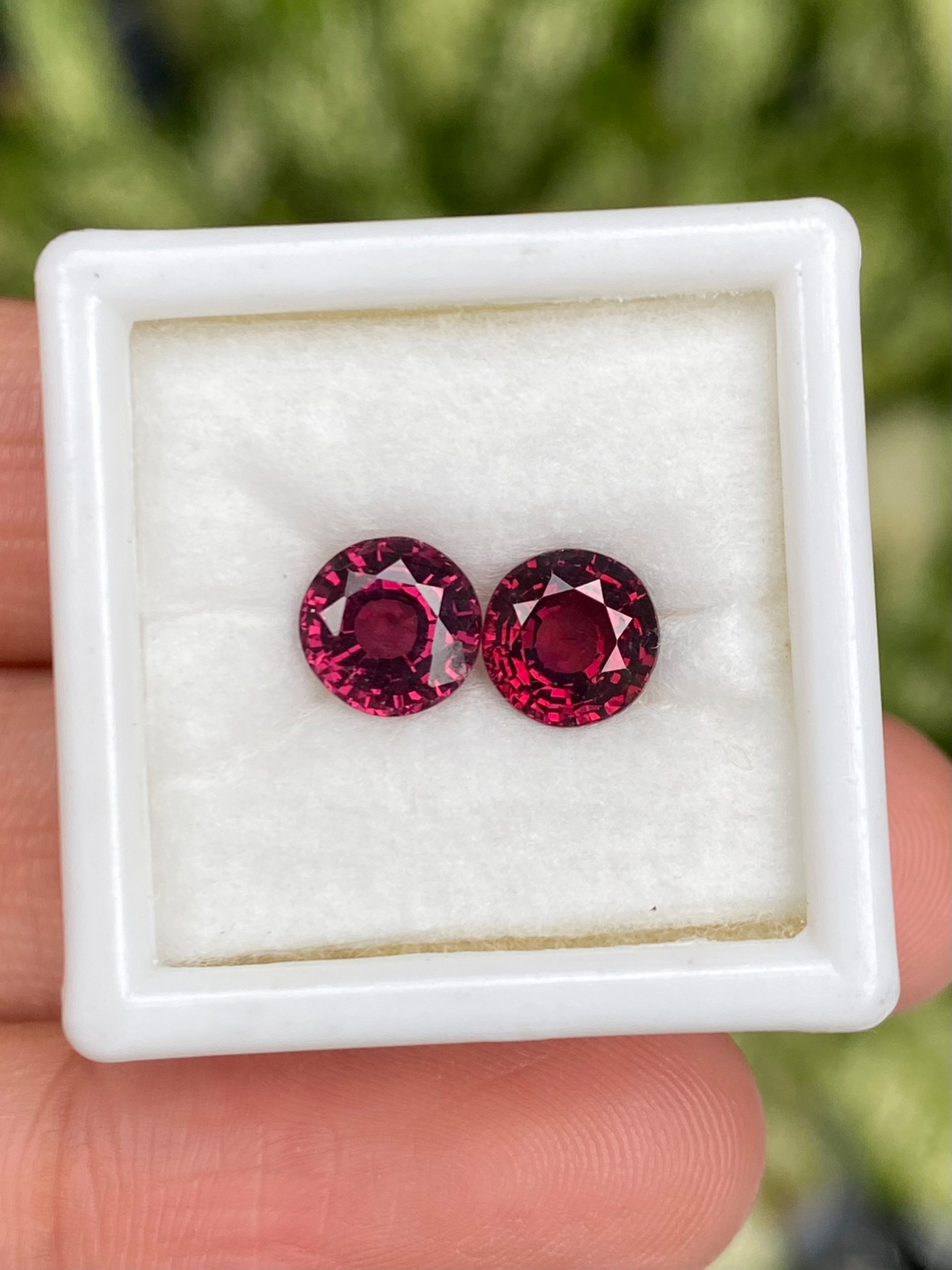 พลอย โรโดไลต์ กาเน็ท Rhodolite Garnet 2 เม็ด Pcs. 2.50 กะรัต Cts.พลอยแท้ อัญมณีมงคลประจําวันเกิด เครื่องประดับพลอย