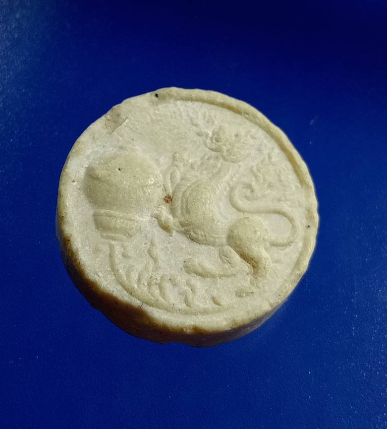 ผ2913 พระผงจันทร์ลอย หลวงพ่อทรัพย์ หลวงพ่อสิน วัดประโชติการาม จ.สิงห์บุรี