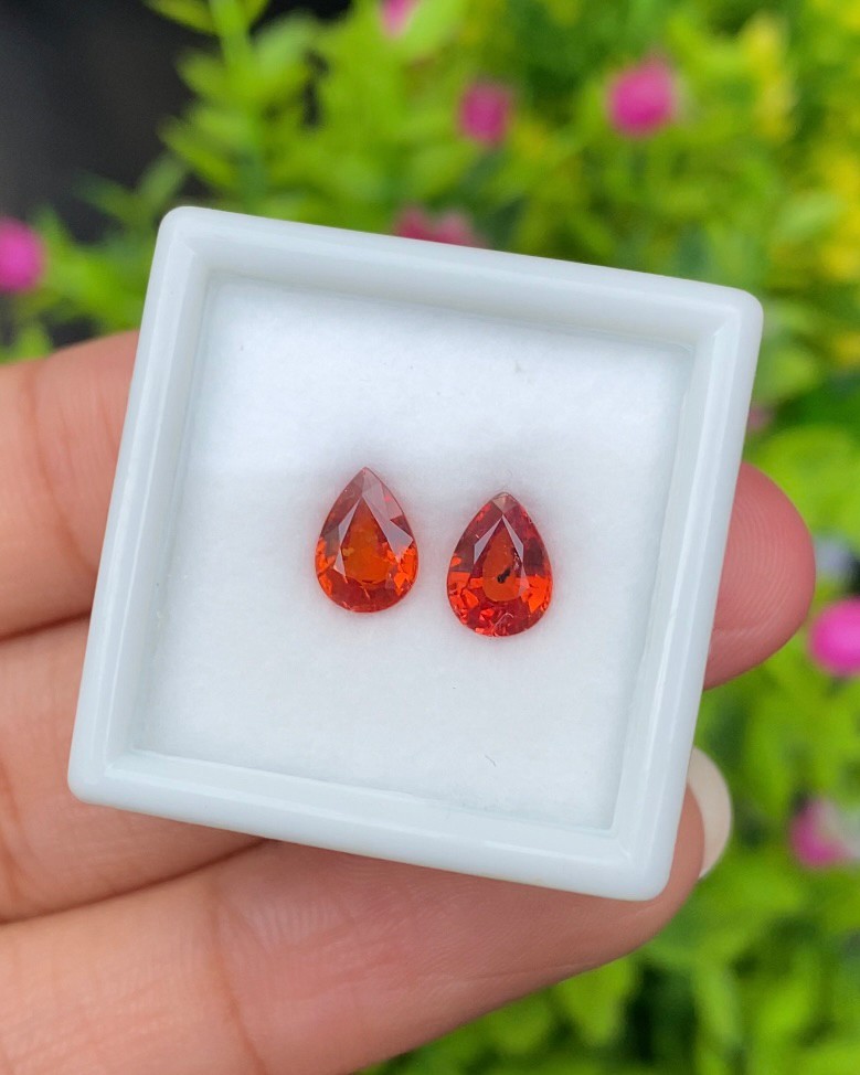 พลอย คู่ ออเรนจ์ แซฟไฟร์ Orange Sapphire 2 เม็ด 1.92 กะรัต (Cts.) พลอยแท้ อัญมณีมงคลประจําวันเกิด เครื่องประดับพลอย
