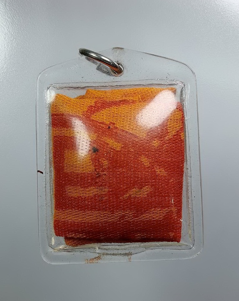 P170 รูปถ่ายเลี่ยมประกบผ้ายันต์ พระครูฎีกาประมาณ อุปสโม