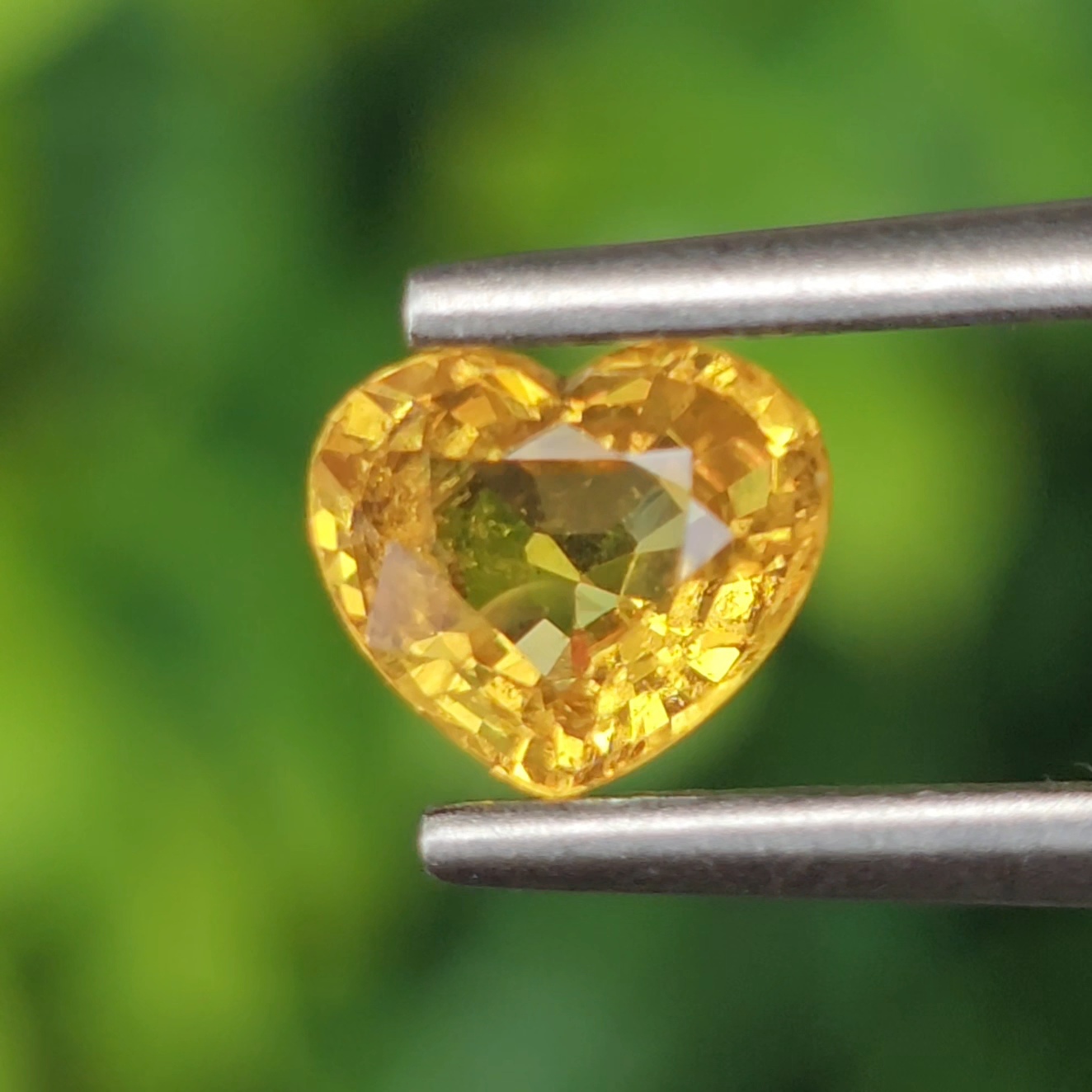 พลอย บุษราคัม yellow sapphire 0.85 กะรัต (Cts.) พลอยแท้ อัญมณีมงคลประจําวันเกิด เครื่องประดับพลอย