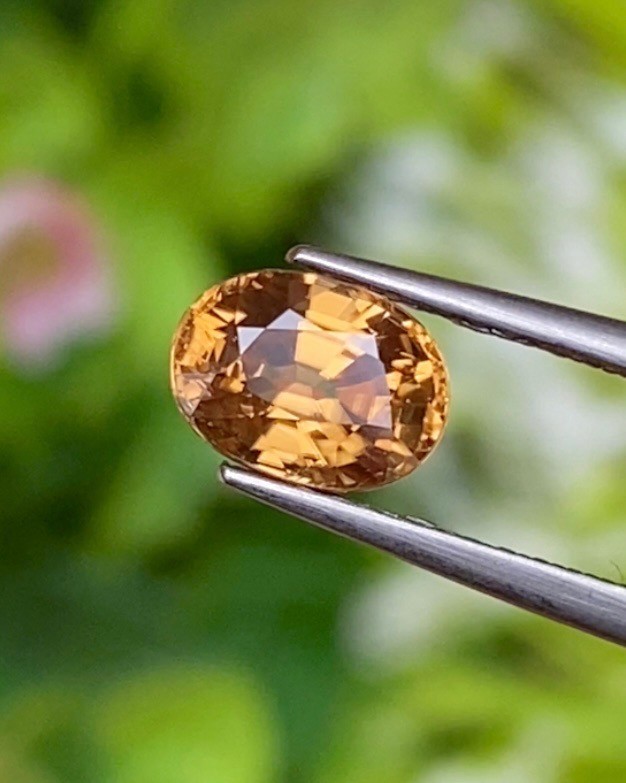 พลอย เพทาย (Zircon) 1.40 กะรัต (Cts.) พลอยแท้ อัญมณีมงคลประจําวันเกิด เครื่องประดับพลอย