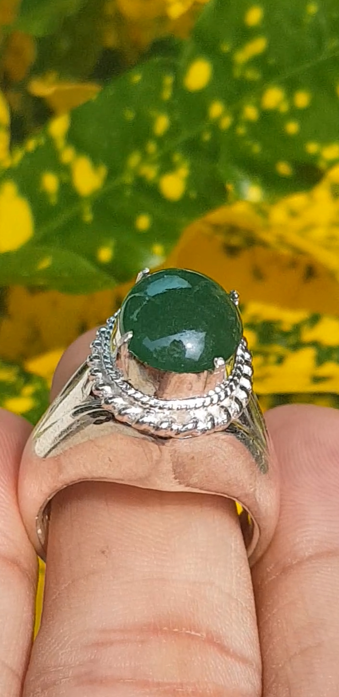 หยก พม่า แท้ Jade แหวนหยก 翡翠戒指 (Jadeite ring) 3.42 กะรัต (Cts.) (Size) 61 ดิบ ไม่ผ่านการปรับปรุง (Type A) พม่า (Myanmar)