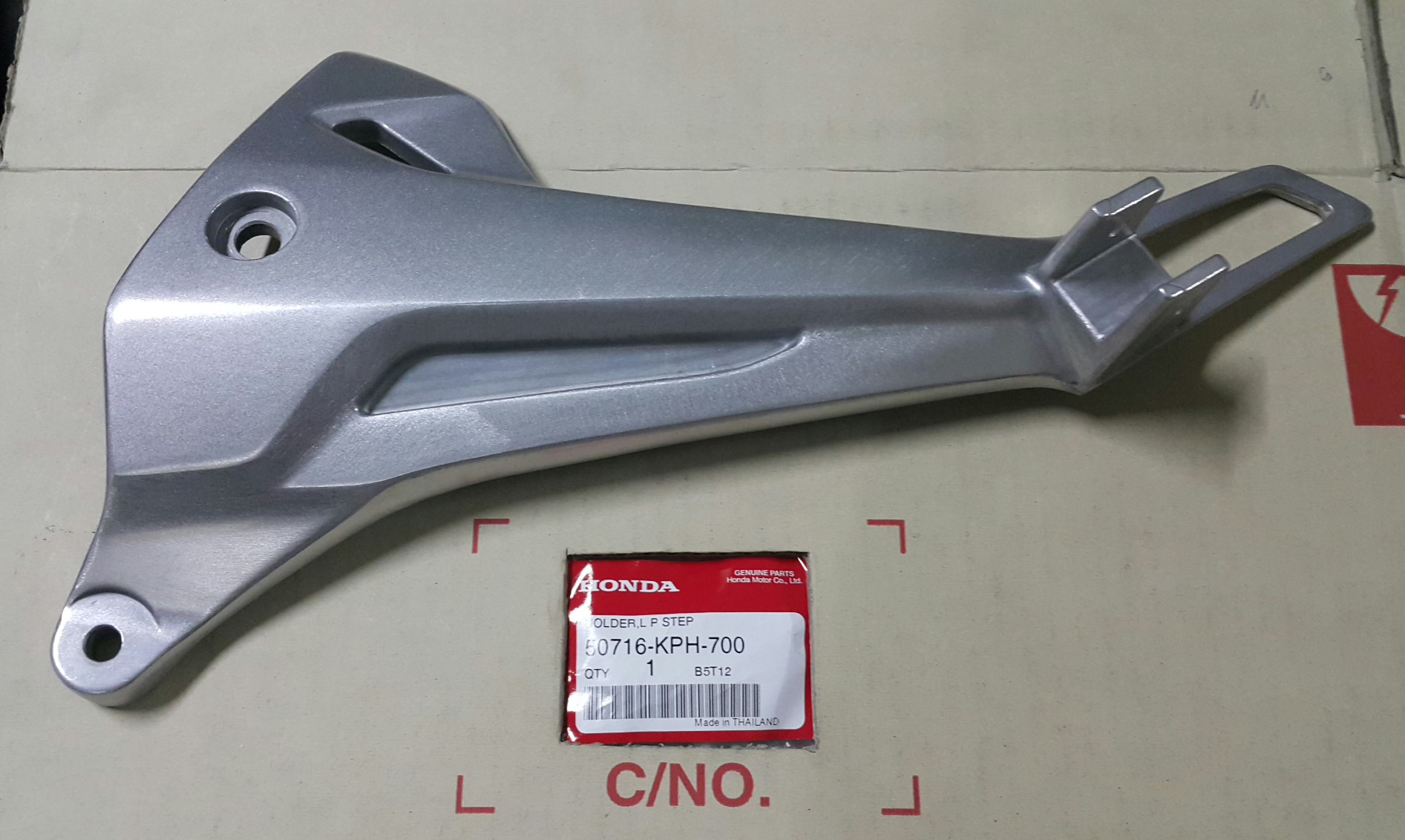 สเตย์พักเท้าหลังด้านซ้าย เวฟ125T,C(ไฟเลี้ยวบังลม)