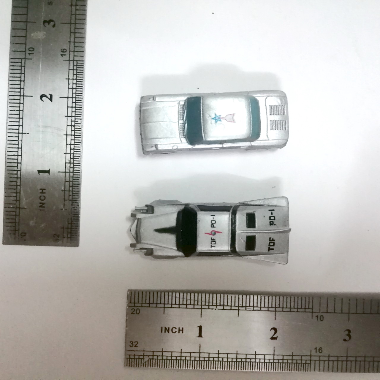 ของสะสม รถหน่วย SSS ของ อุลตร้าแมน และ พ้อยเตอร์ 1 ของหน่วยTDFอุลตร้าเซเว่น เป็นยางตัน มีรอยบ้าง เก่าตามเวลา ขายคู่ 2 ชิ้น