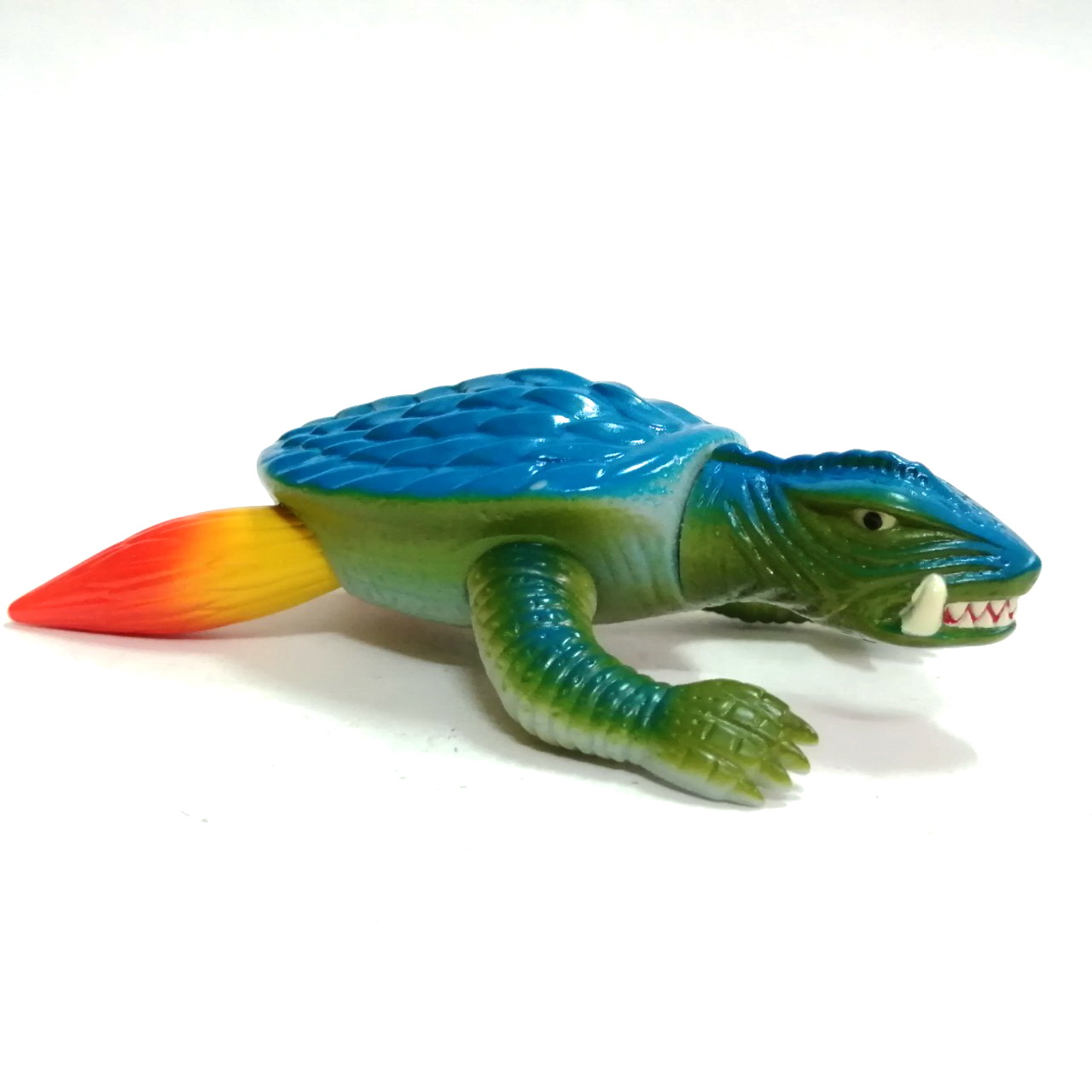 ซอฟ 4 นิ้ว TOMY DAIEI (โทมี่ ไดเอะ)ซอฟทำเลียนแบบของเก่า สัตว์ประหลาด กาเมร่า ท่าบินติดไอพ่นจรวด สีฟ้าเขียว จรวดเหลืองส้ม สภาพดี งานเก่าหายาก