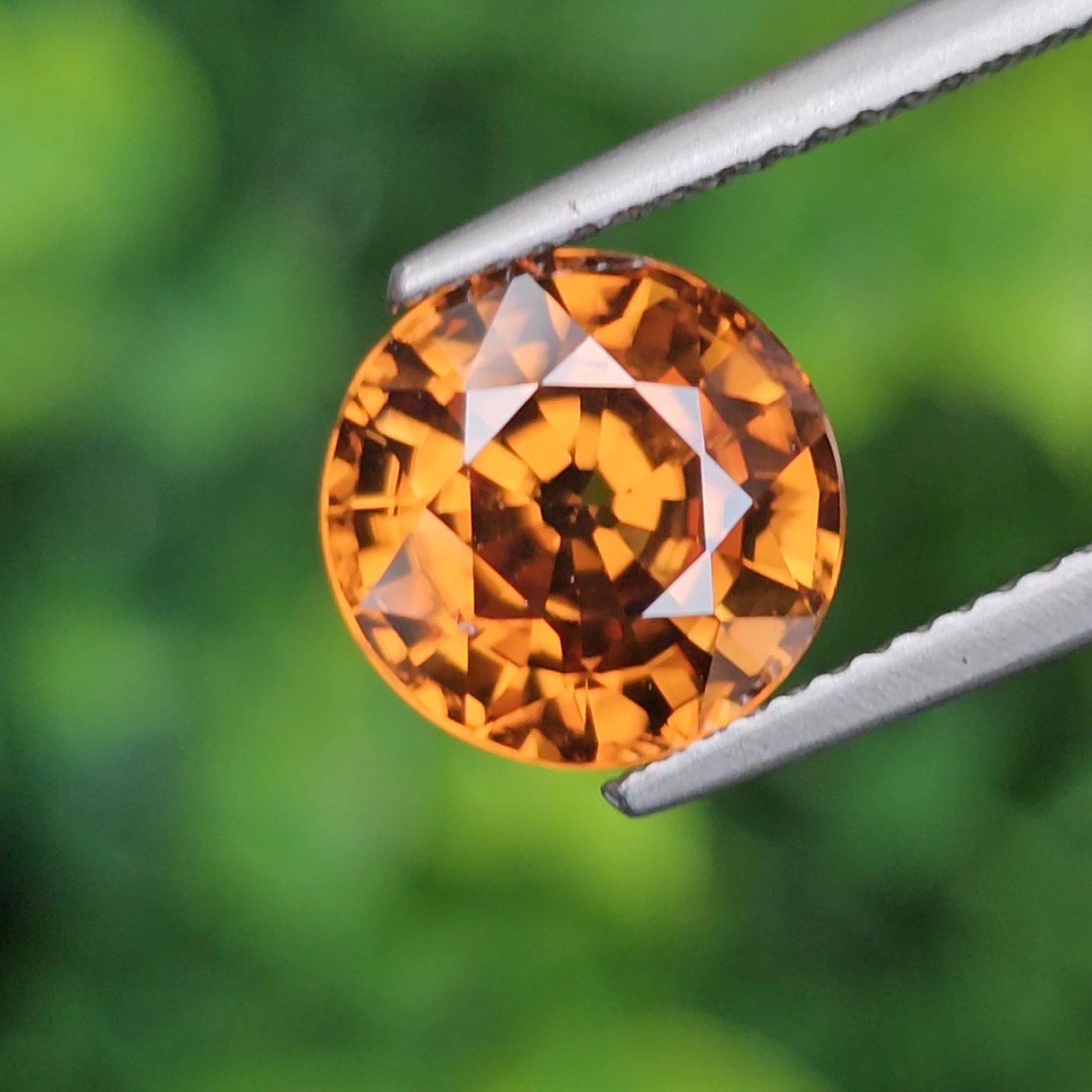 พลอย เพทาย (Zircon) 4.98 กะรัต (Cts.) พลอยแท้ อัญมณีมงคลประจําวันเกิด เครื่องประดับพลอย