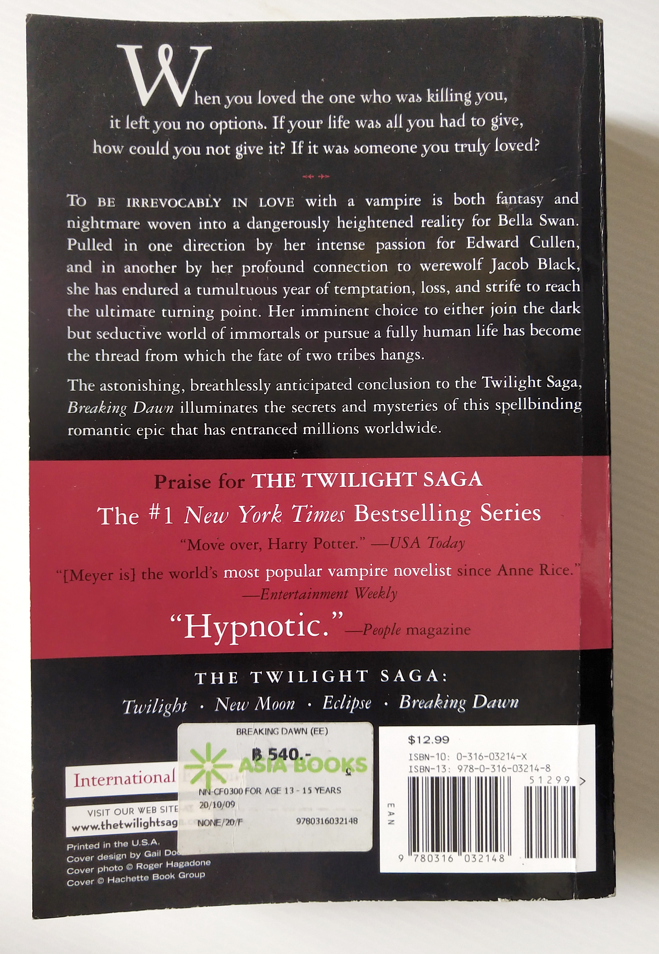 หนังสือนิยายภาษาอังกฤษ "ฺBreaking Dawn" จากแวมไพร์ทไวไลท์ รวม 3 ภาคในเล่ม โดย Stephenie Meyer หนังสือสภาพดี **หน้าแรกมีรอยสก๊อตเทปเล็กน้อยตามภาพ