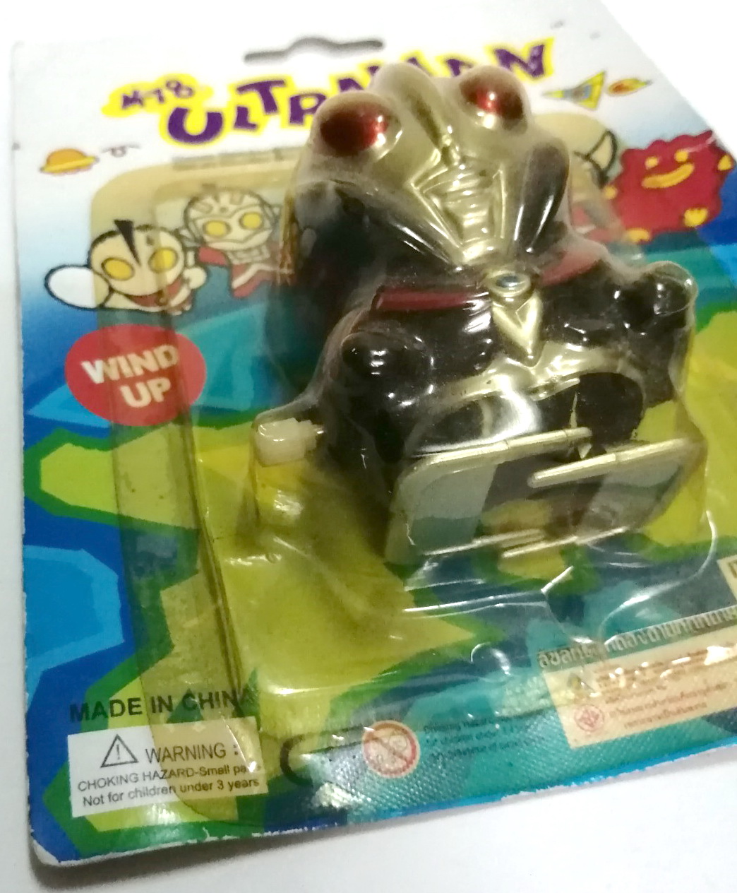 ของสะสม ตุ๊กตาไขลานดาร์คอุลตร้าWind Up Doll, Dark Ultra, Thai CopyRight งานคนไทยลิขสิทธิ์บ.ไทก้า TIGA และไชโยฯ CHAIYO ปี2001 สิบแปดปีมาแล้ว ปัจจุบันหายากมากถึงยากมากๆ และอยู่ในแพคแบบนี้ แทบไม่ค่อยได้พบ *** งานสะสมเก่าเก็บ แพคมีรอยยับและงอบ้างตามภาพ