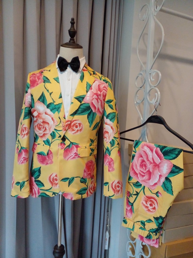 เช่า ชุดสูทแฟนซี ลายดอกไม้ สีเหลือง ทรงคลาสสิก
